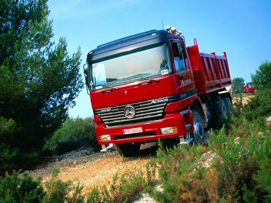  Mercedes-Benz Actros 3331 1997 года  (фото 6 из 9)